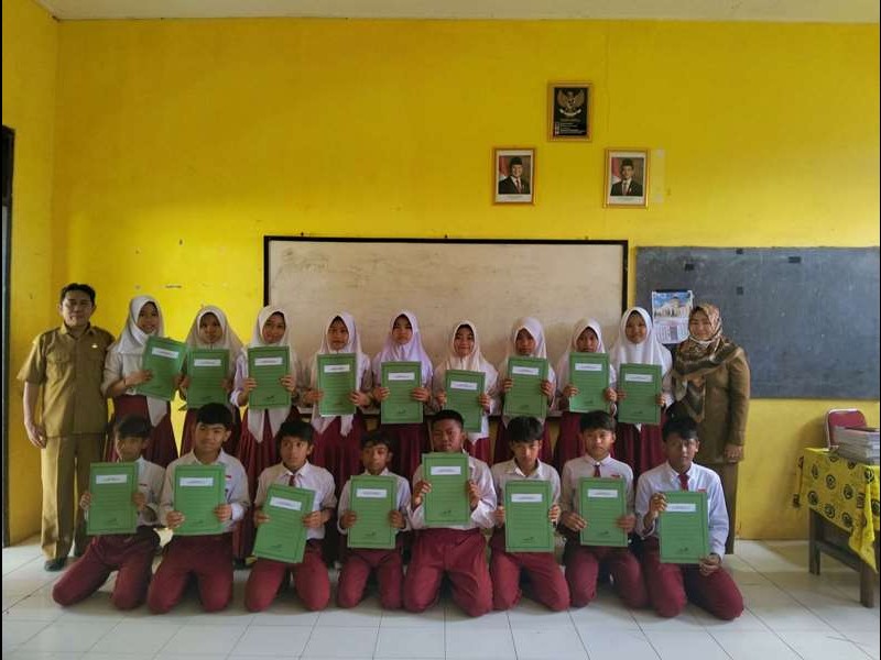 Selamat dan Sukses untuk Siswa Kelas 6 yang Telah Lulus 100%